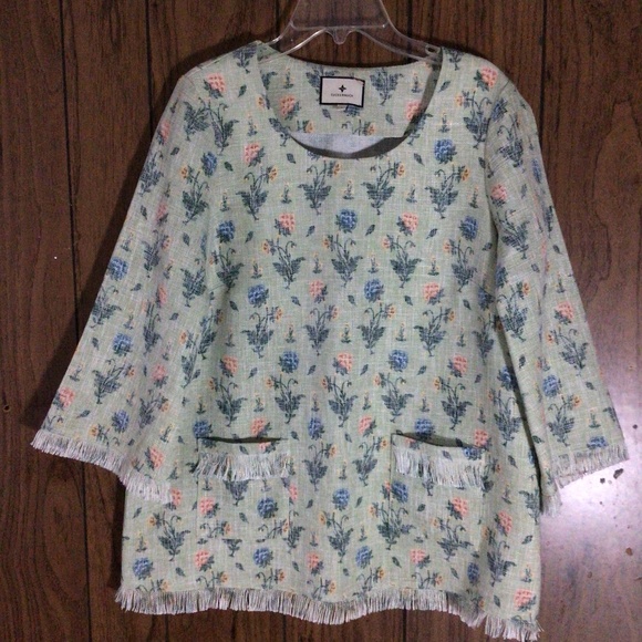 Tuckerneck Fringe and Floral top with pockets - Picture 1 of 7